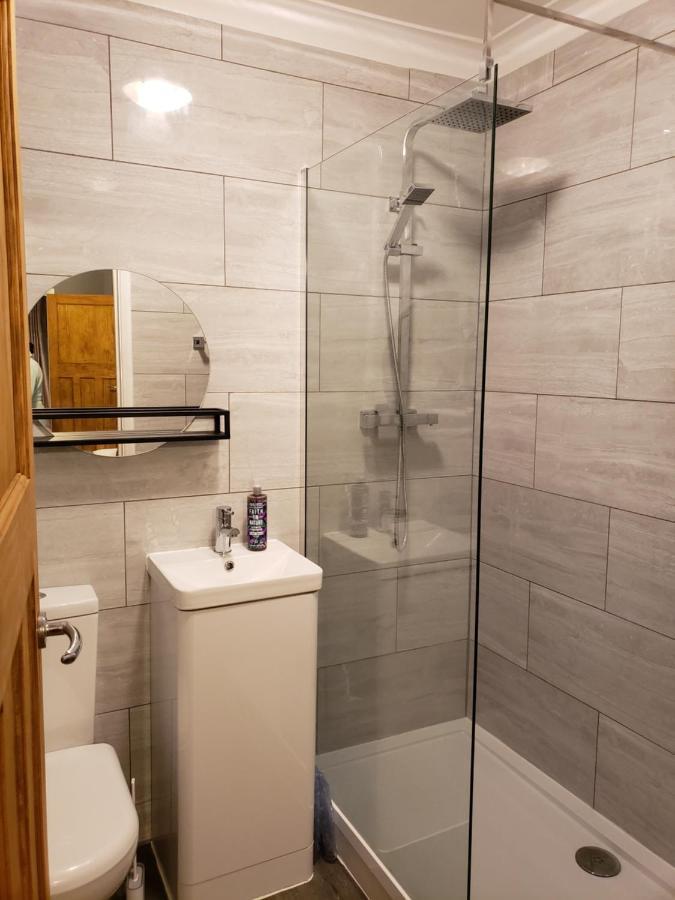 Luxury Self Catering With Cosy Cabin & Sauna In Colchester Exterior photo