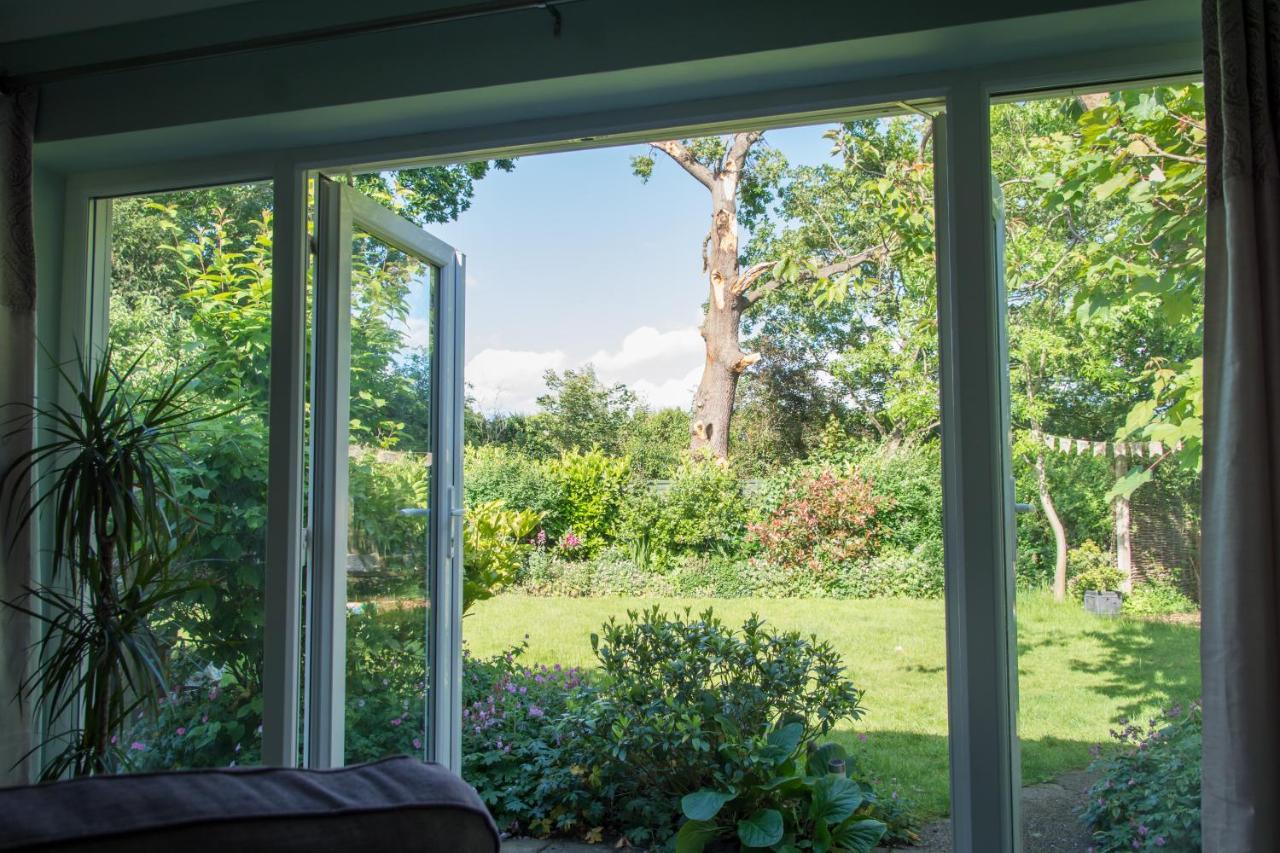 Luxury Self Catering With Cosy Cabin & Sauna In Colchester Exterior photo