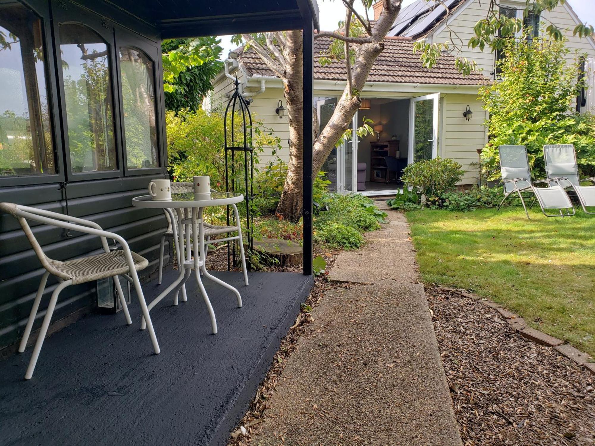Luxury Self Catering With Cosy Cabin & Sauna In Colchester Exterior photo