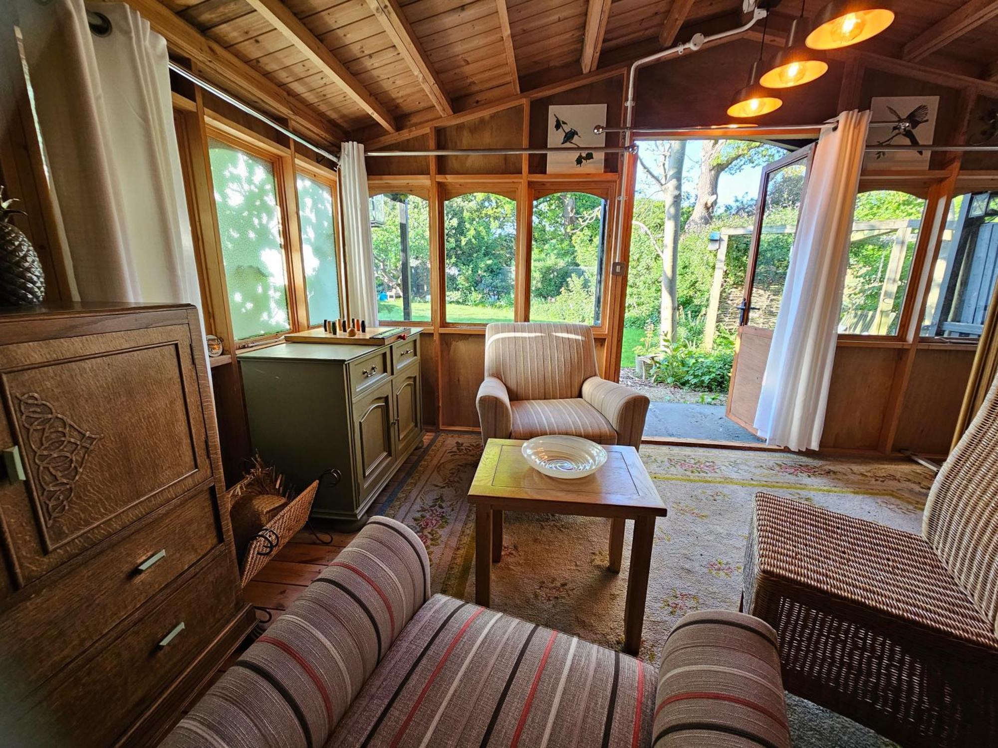Luxury Self Catering With Cosy Cabin & Sauna In Colchester Exterior photo