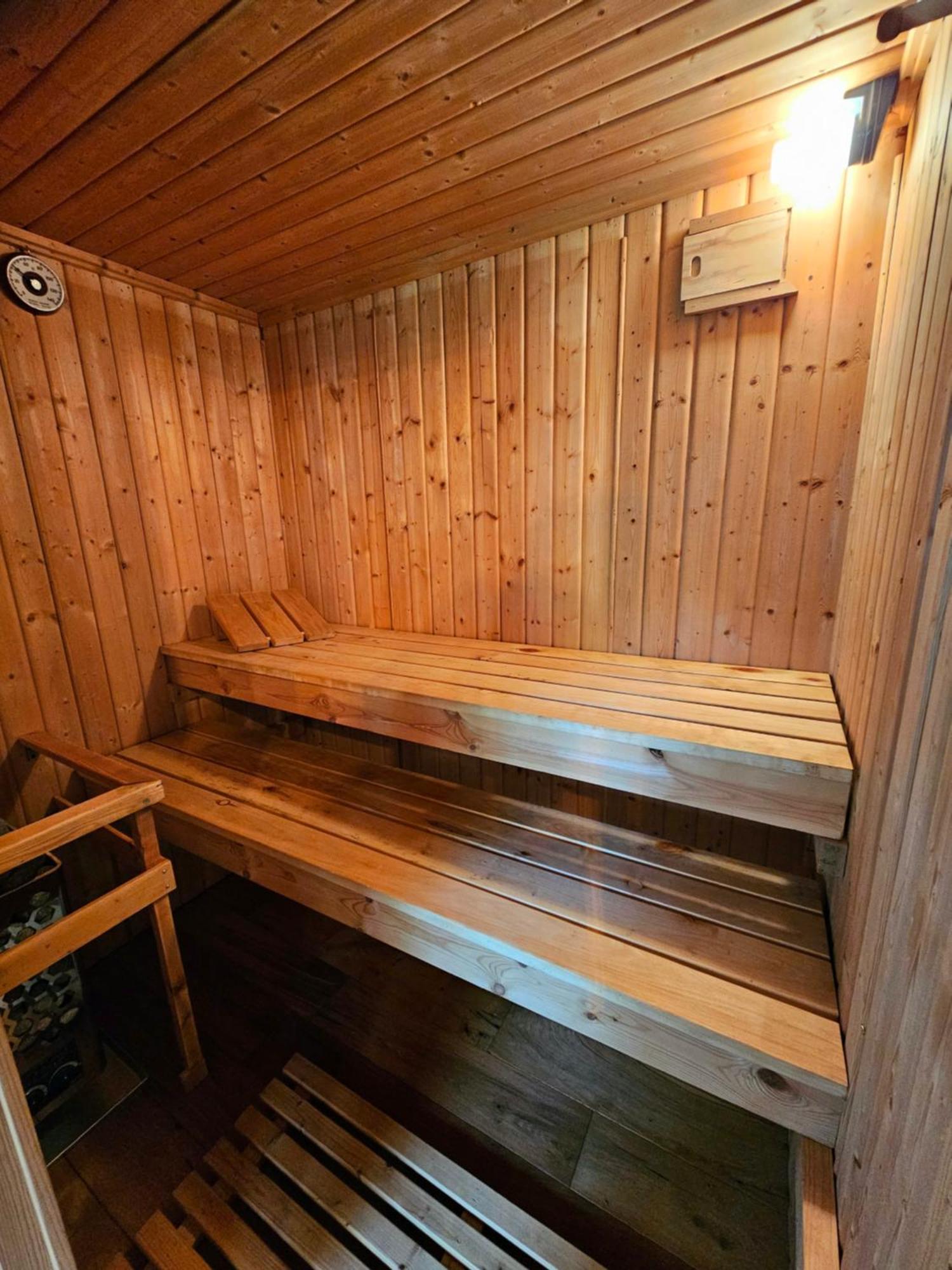 Luxury Self Catering With Cosy Cabin & Sauna In Colchester Exterior photo