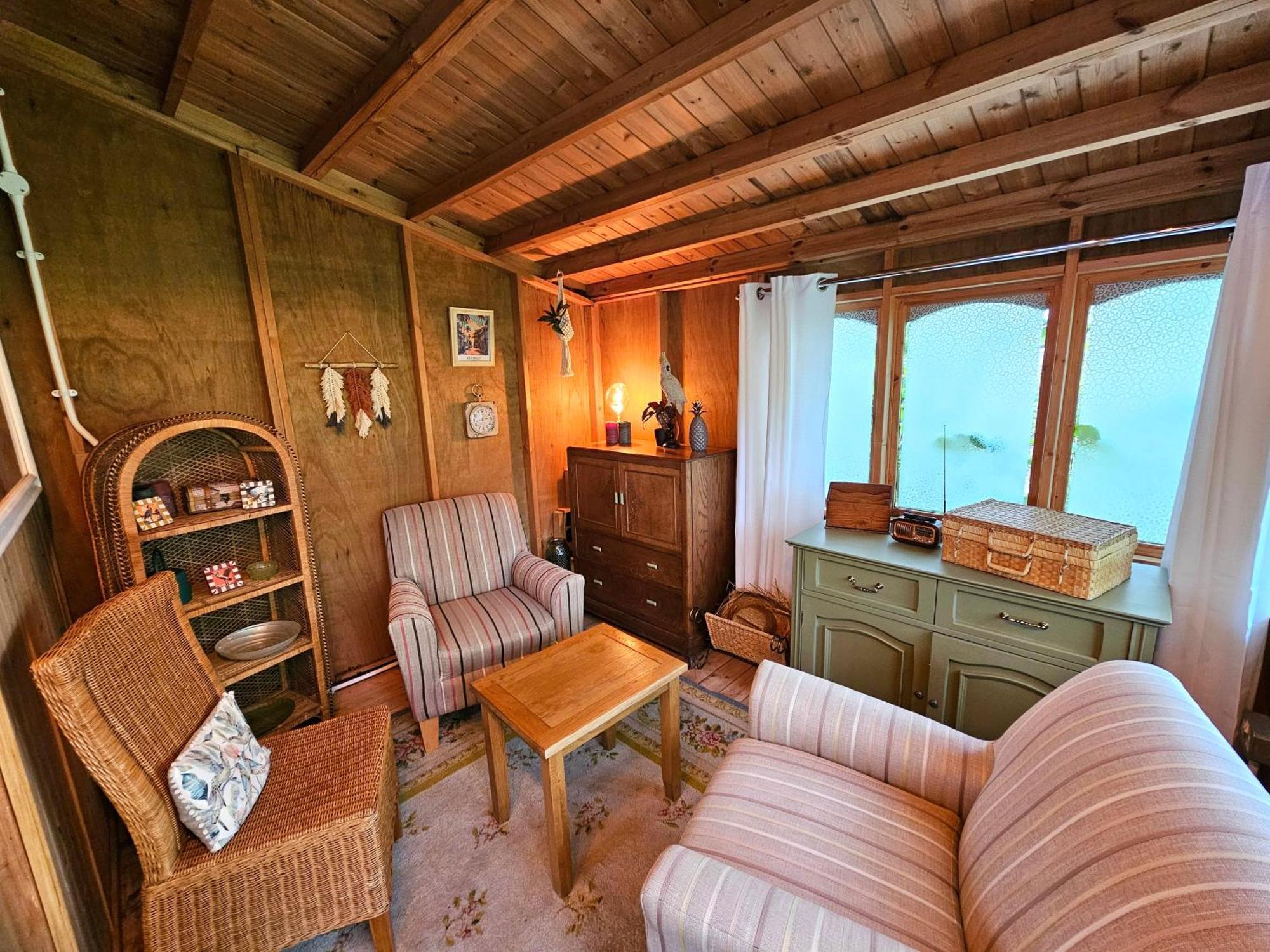 Luxury Self Catering With Cosy Cabin & Sauna In Colchester Exterior photo